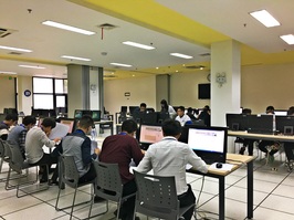 竞赛团队紧张有序