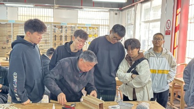 工作室团队为学院专业建立中国传统榫卯技艺与混凝土专项实训课程