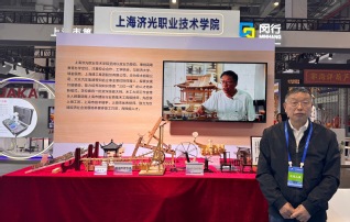 我院木工大师工作室受宝山区人社...